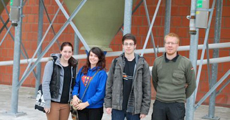 Schülergruppe besucht WIESENHOF-Stall