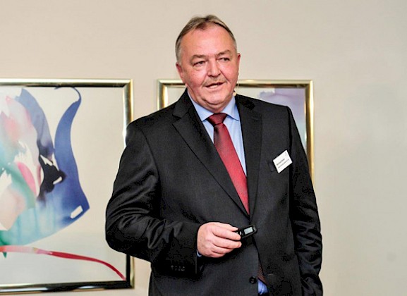 Geschäftsführer der Allfein Feinkost GmbH & Co. KG Bernhard Ströer begrüßt zum Kälteforum