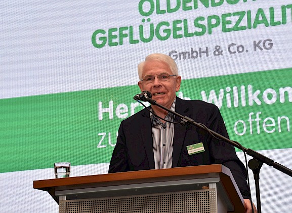 Paul-Heinz Wesjohann berichtet eindrucksvoll vom Wiederaufbau