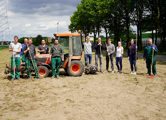 Lebensräume schaffen: PHW und Andreaswerk pflanzen 2.000m² große Blühwiese